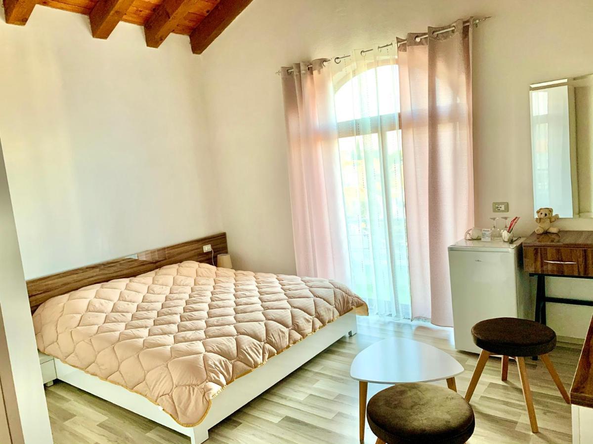 Отель Casadolcecasa Шкодер Экстерьер фото
